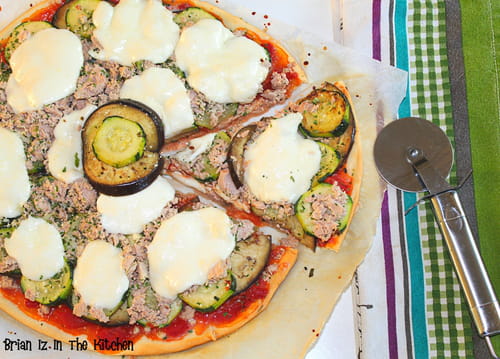Pizza légumes du soleil, thon et mozzarella