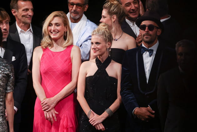 Julie Gayet et M&eacute;lanie Laurent, &agrave; la c&eacute;r&eacute;monie du 75e anniversaire du Festival de Cannes le 24&nbsp;mai