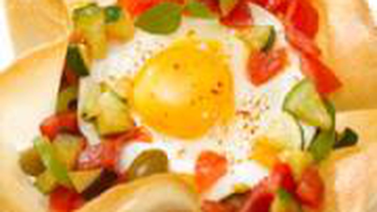 Corolle de brick à l'oeuf sur ratatouille provençale