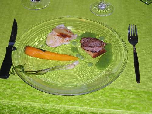 Noisettes d’agneau aux coulis de printemps