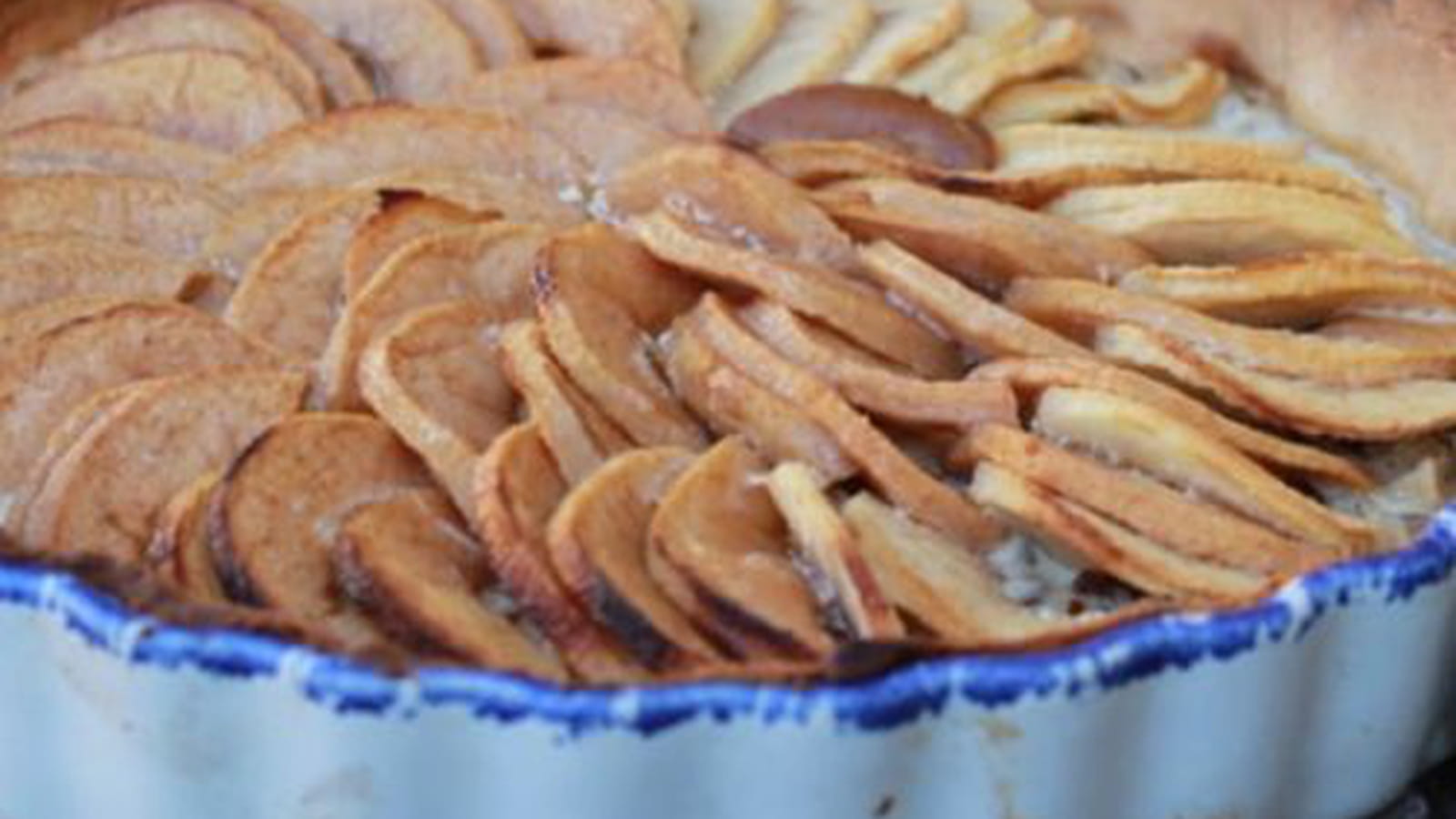 Tarte aux pommes et aux noisettes