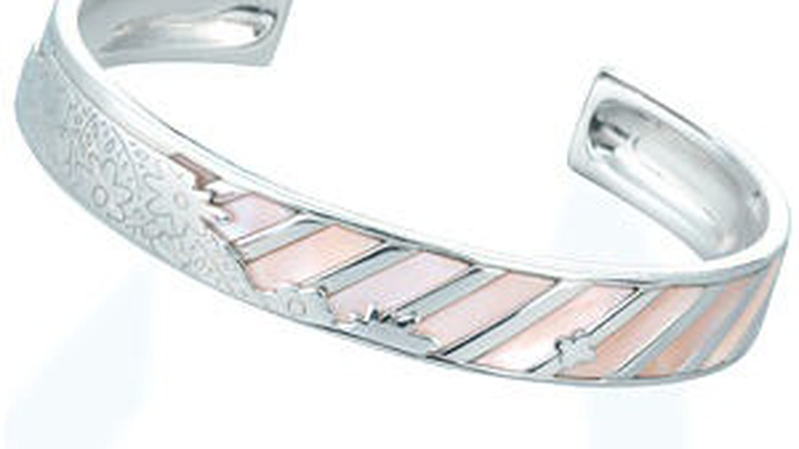Le bracelet en argent et nacre rose de Cacharel