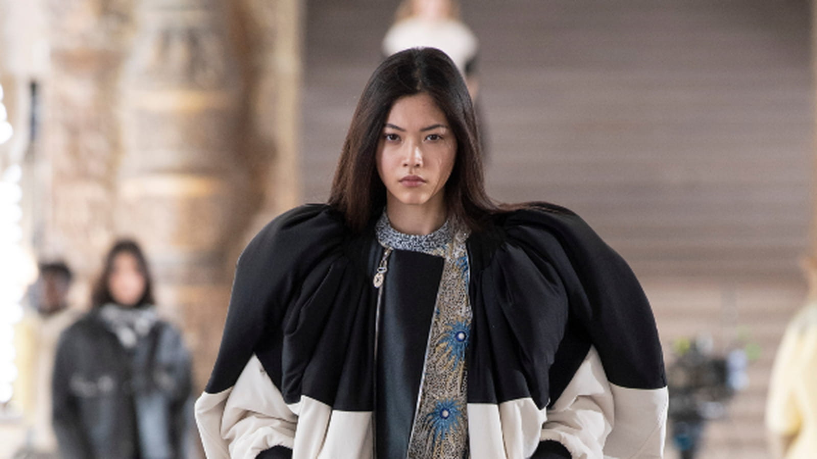 Look 10