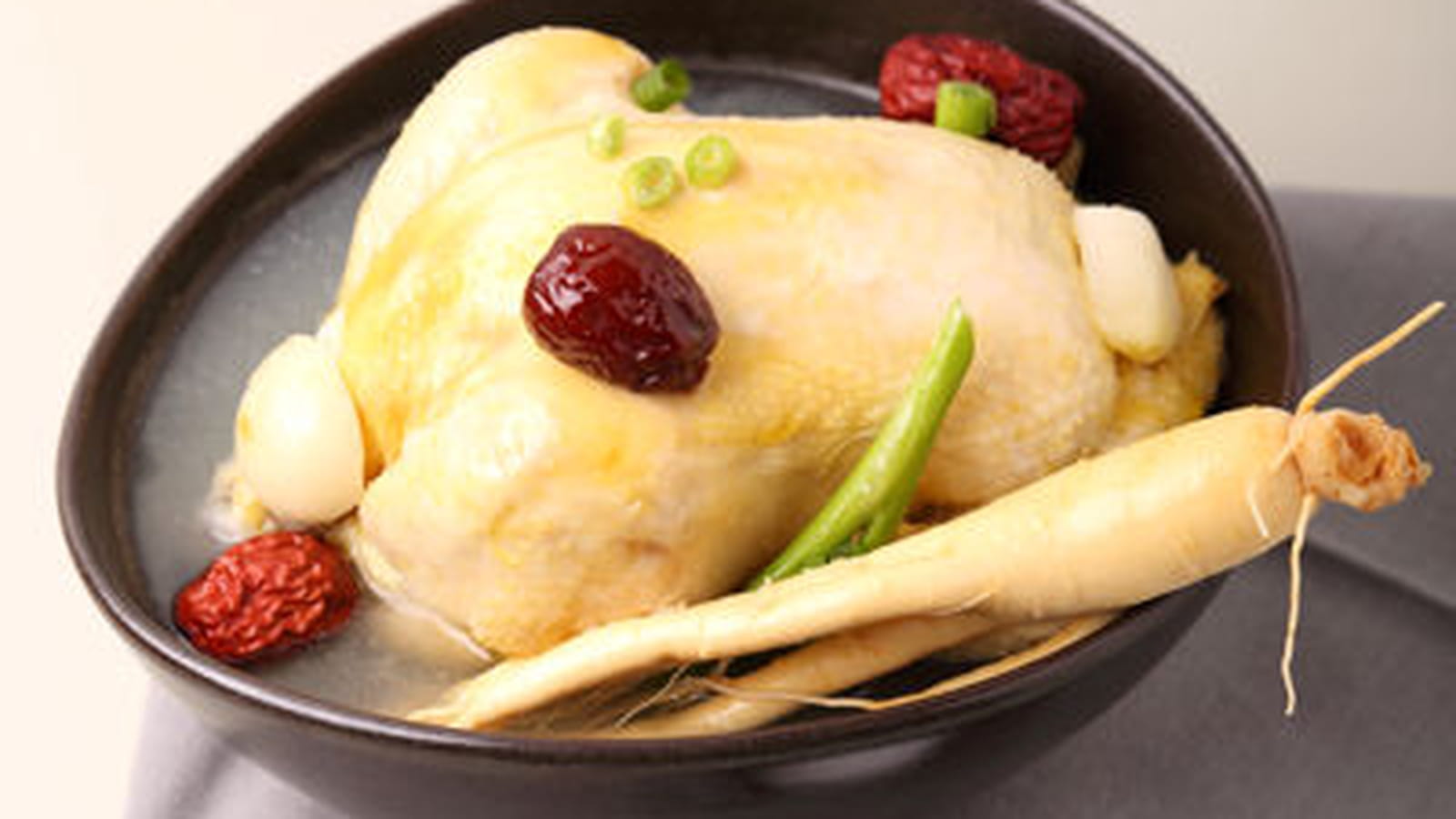 Samgyetang - Soupe de poulet au ginseng