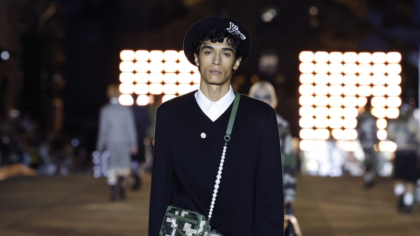 Look 10