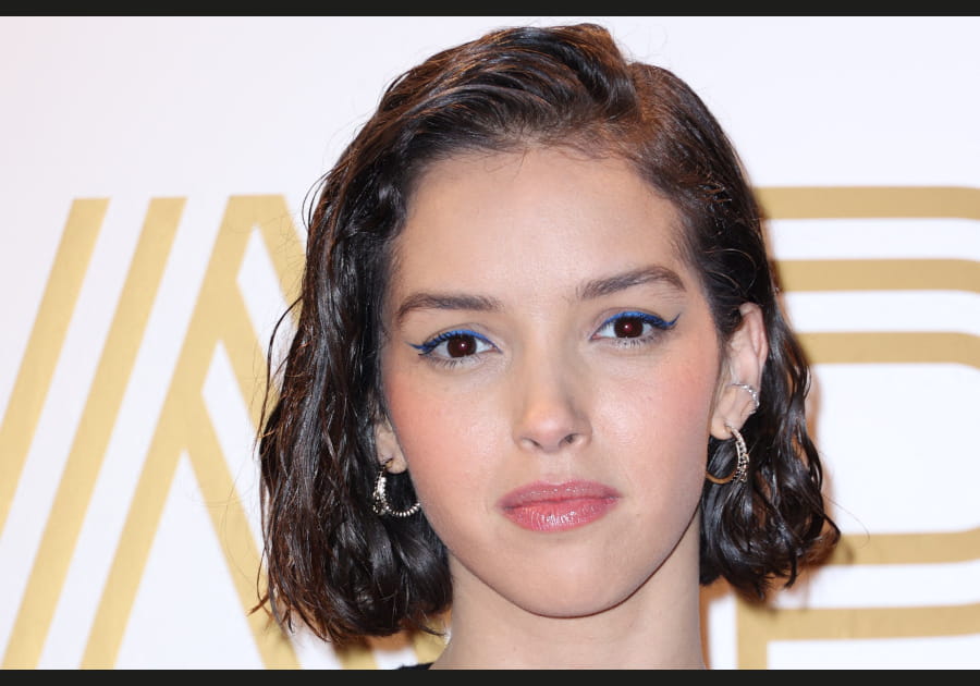 Le liner bleu de Lyna Khoudri