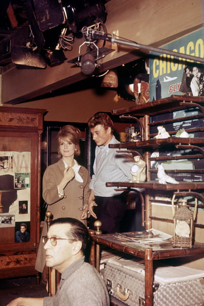 Premiers pas dans le cin&eacute;ma pour Johnny Hallyday, aux c&ocirc;t&eacute;s de la toute jeune Catherine Deneuve