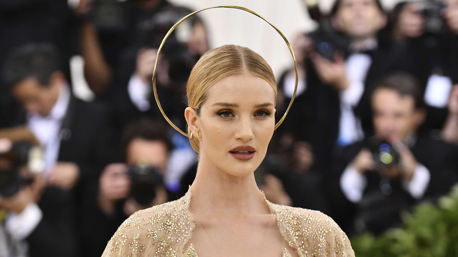 Le chignon angélique de Rosie Huntington-Whiteley