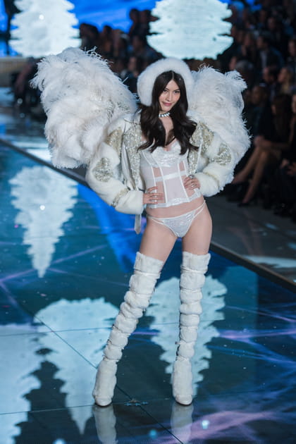 Sui He au défilé Victoria's Secret 2015