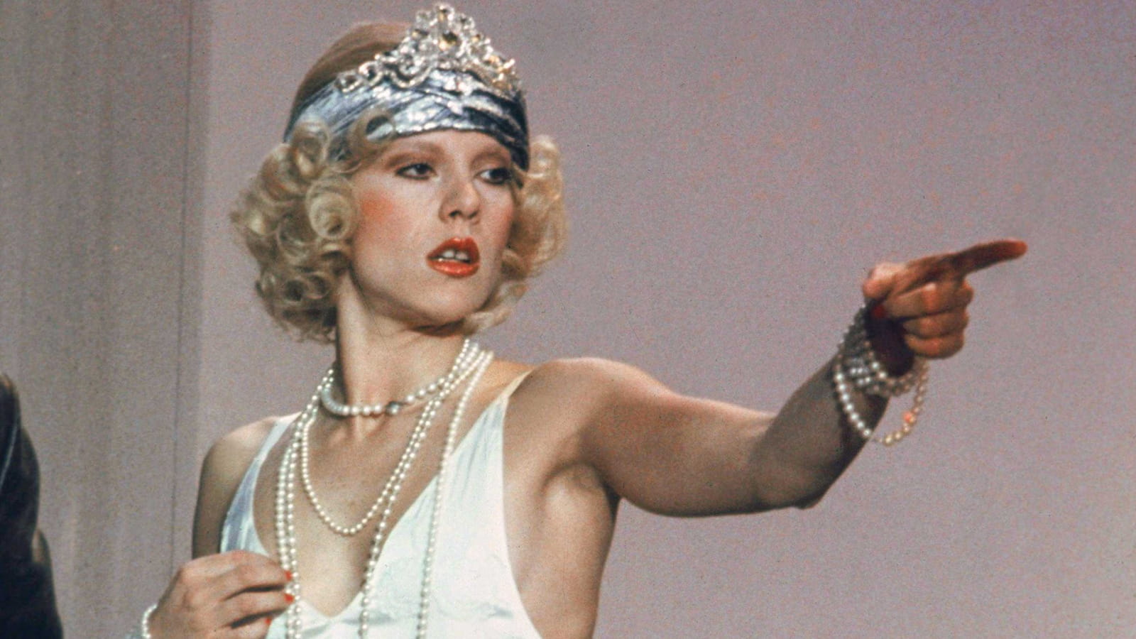 Sylvie Vartan et son look beauté années 20