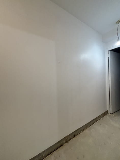 Avant&nbsp;: un couloir blanc, impersonnel
