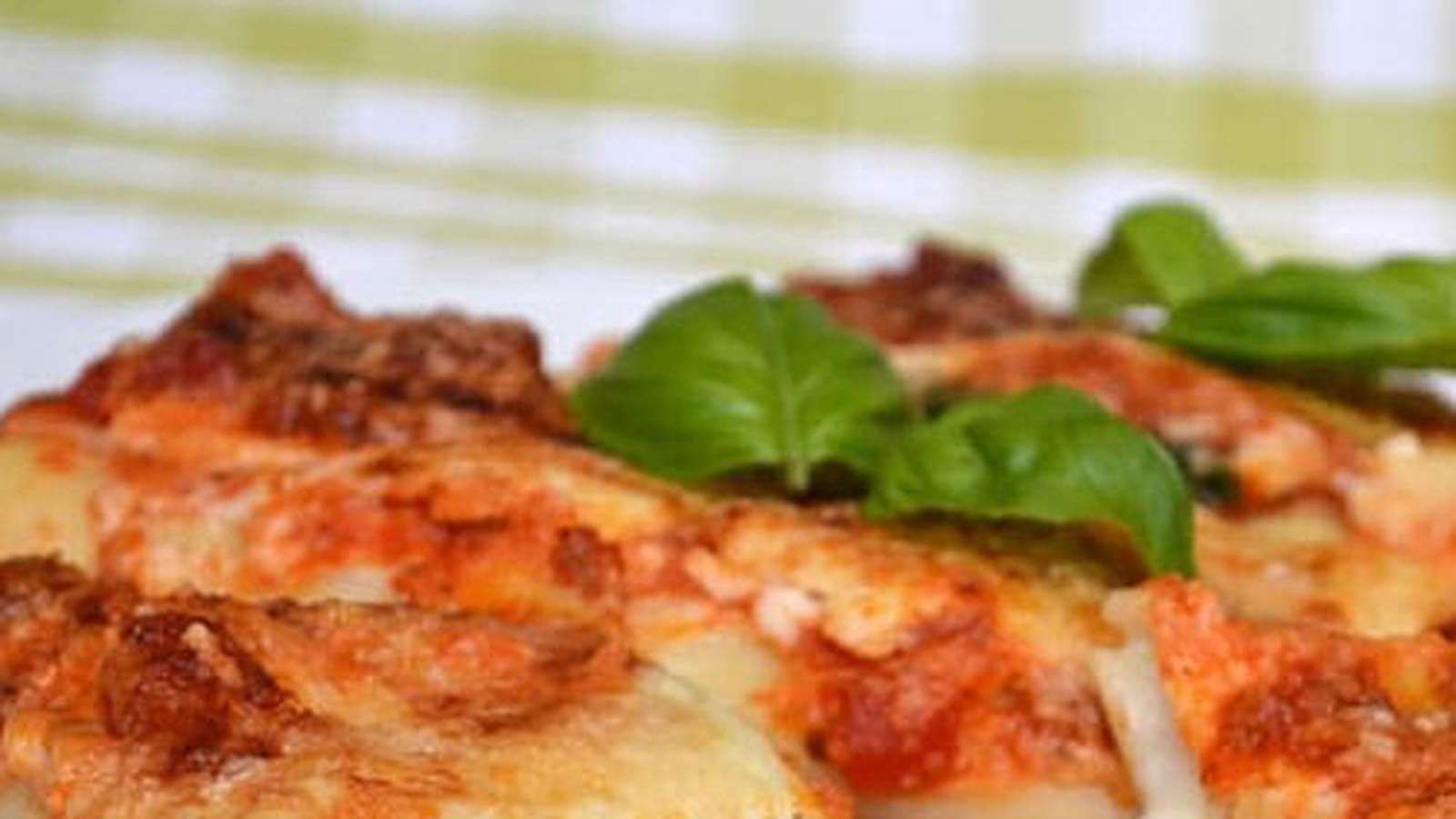 Lasagne bolognaise roulée au jambon et épinards, béchamel au parmesan