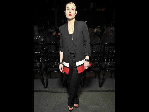 Noomi Rapace au défilé Givenchy by Riccardo Tisci