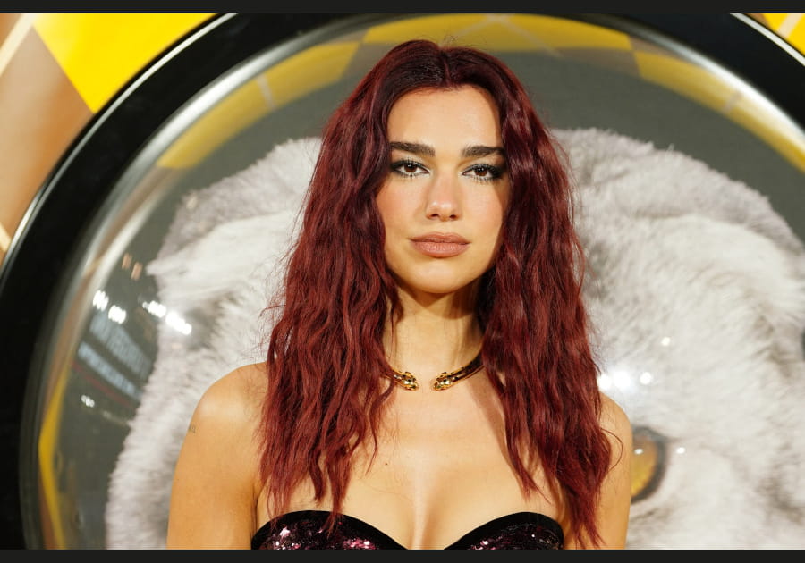 Top&nbsp;: les beach waves de Dua Lipa