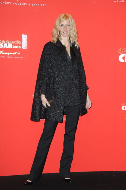 Sandrine Kiberlain en cape noire