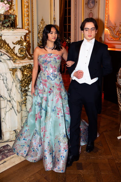 Yvette Yao et son cavalier Maxence de Lanversin font leur entrée dans la société