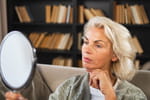 Routine anti-âge : les dermatologues alertent sur cette habitude du matin qui pourrait accélérer les rides