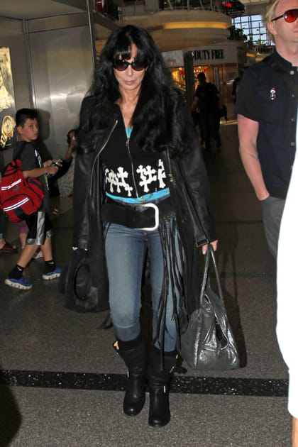 Cher en jean slim et bottines motardes
