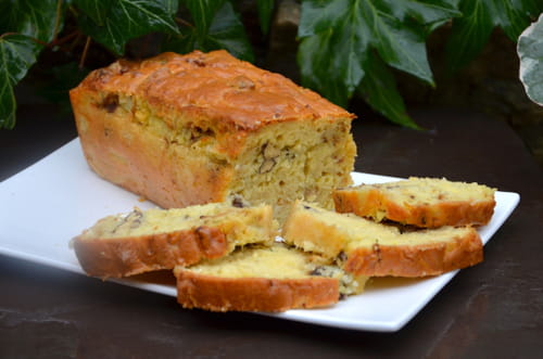 Cake aux oignons, chèvre et noix