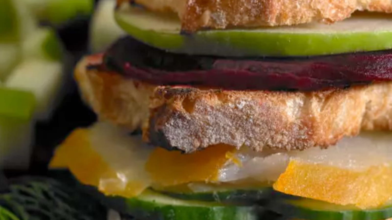 Mini club-sandwichs de Banette Epeautre, son flétan et ses crudités d'hiver