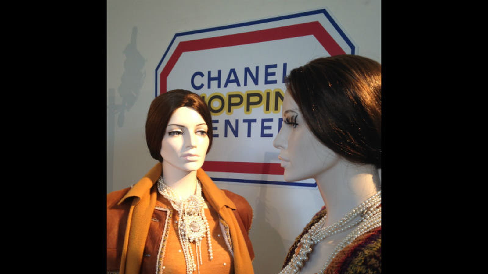 Pluie de perles sur les mannequins