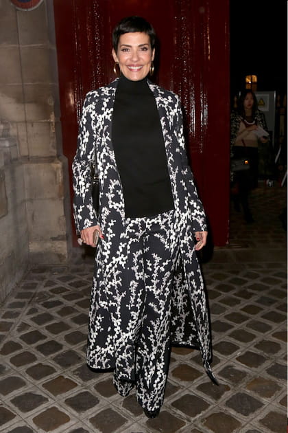 Cristina Cordula en ensemble noir fleuri