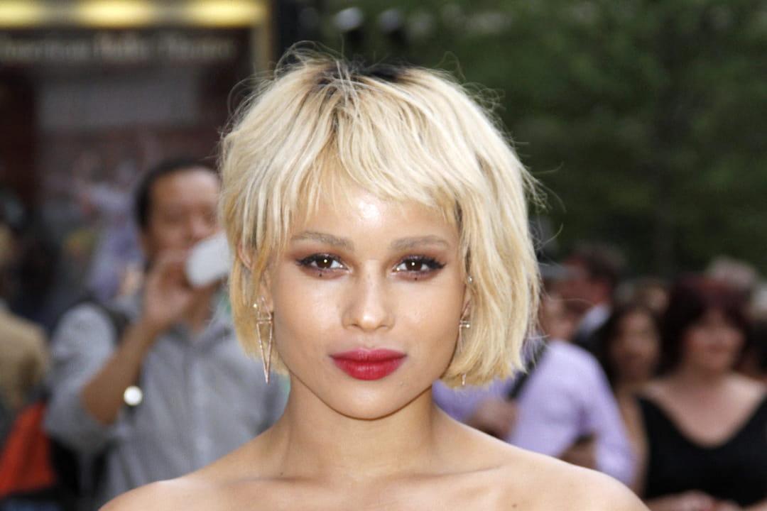 Le carré court blond de Zoë Kravitz