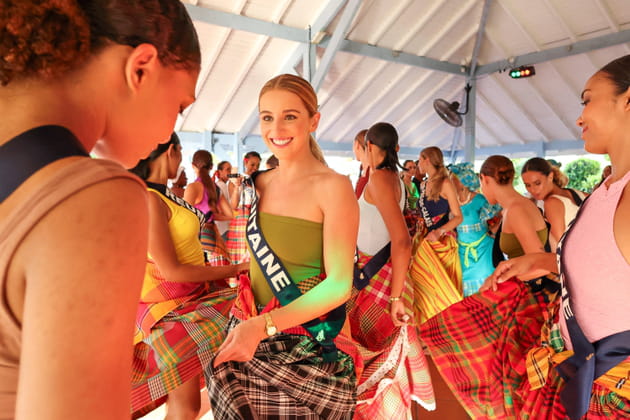Miss Aquitaine initi&eacute;e &agrave; la danse b&egrave;l&egrave; en Martinique