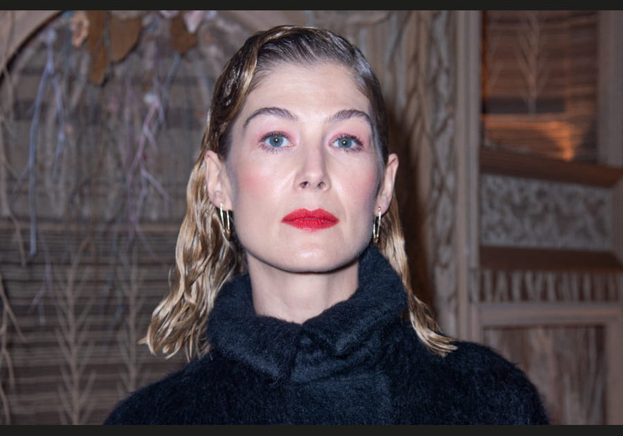 Le blush ros&eacute; Rosamund Pike