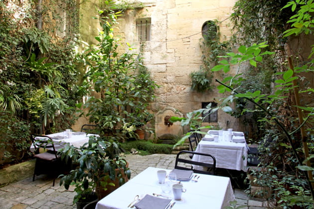 Cour &agrave; la fontaine