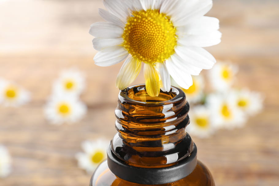 Quelles sont les huiles essentielles à éviter au soleil ?