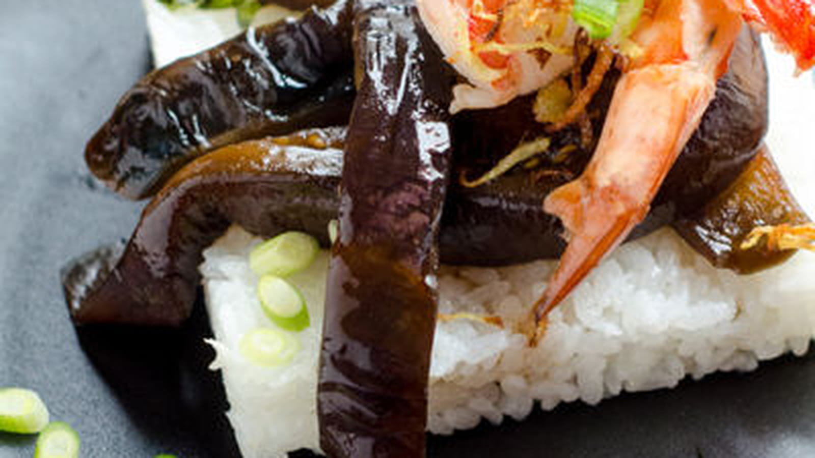 Aubergines au Coca, gambas et riz