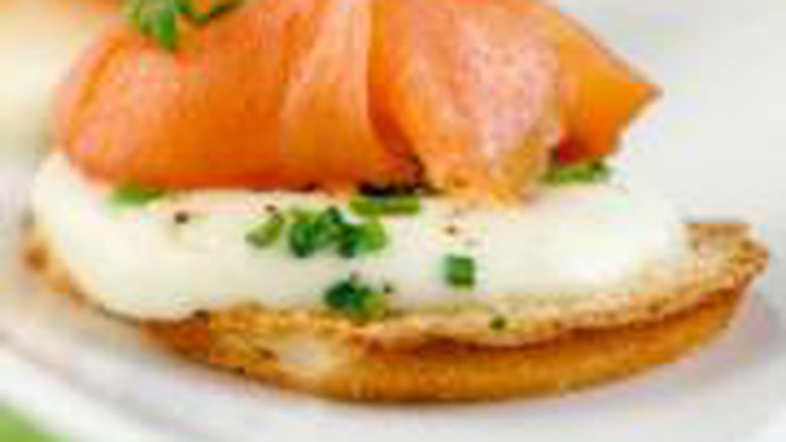 Toasts de saumon de Norvège fumé à la mozzarella