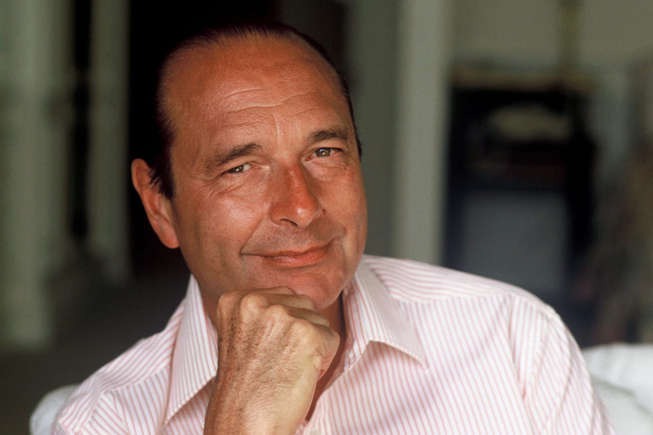 La Femme Ideale Sert Les Hommes A Tables Mes Couilles Sur Un Plateau Chirac Et Ses Phrases Cultes