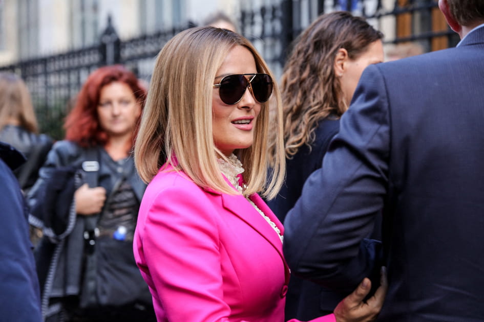 La perruque blond cendr&eacute; de Salma Hayek