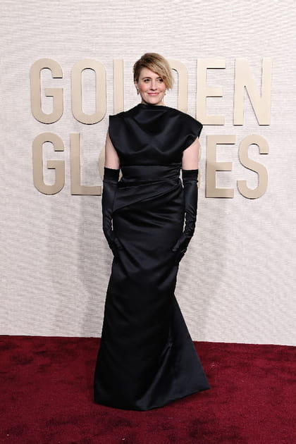 Greta Gerwig en robe et gants noirs Fendi Couture