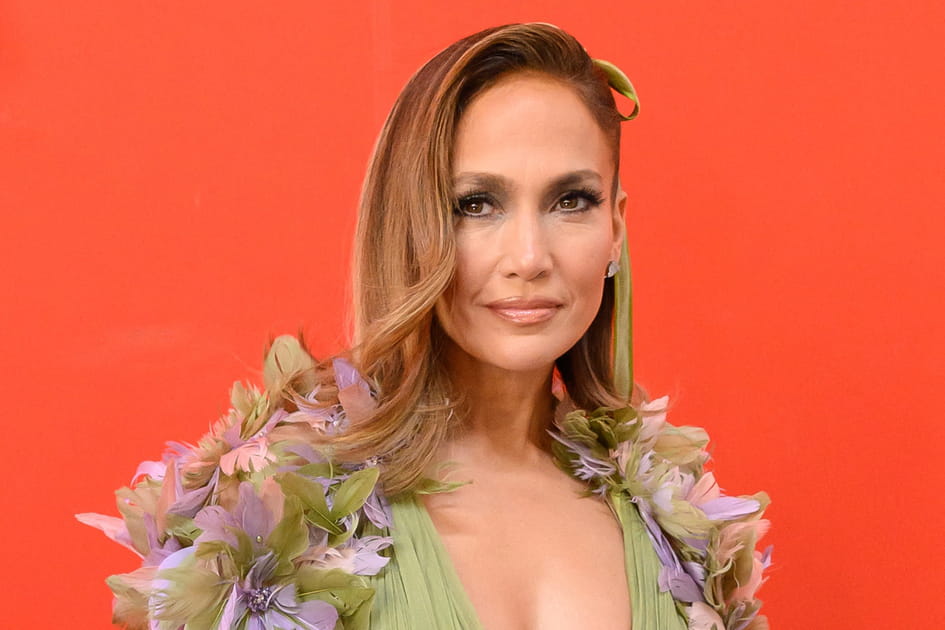 Le n&oelig;ud dans les cheveux de Jennifer Lopez
