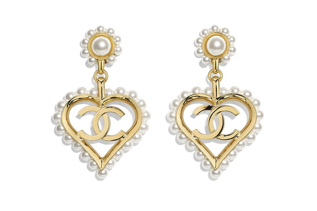 Boucle d'oreilles dor&eacute;es de Chanel