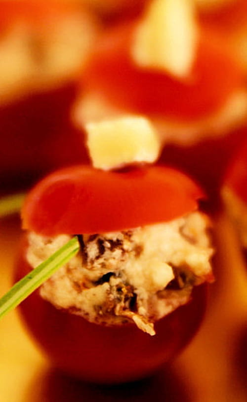Tomate cerise aux deux tomates qui rend chèvre