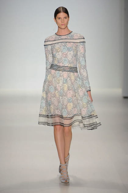 Le d&eacute;fil&eacute; Tadashi Shoji