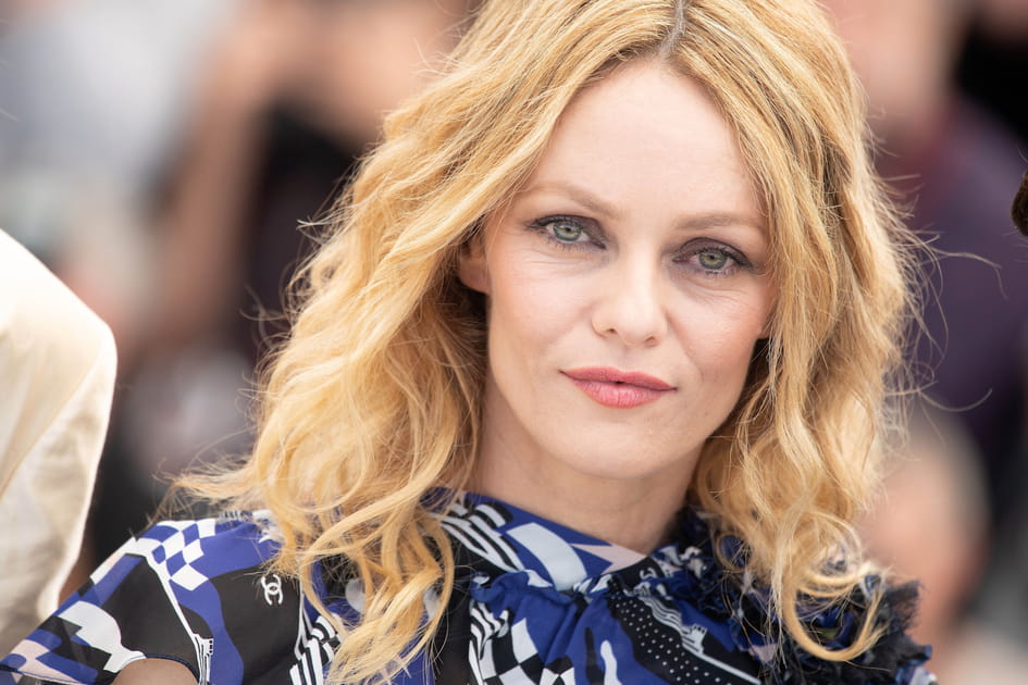 Les cheveux ondul&eacute;s de Vanessa Paradis