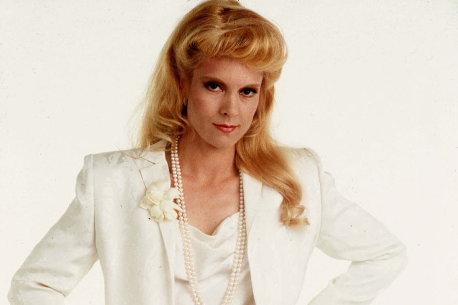 Sylvie Vartan, &eacute;l&eacute;gante avec sa frange XXL