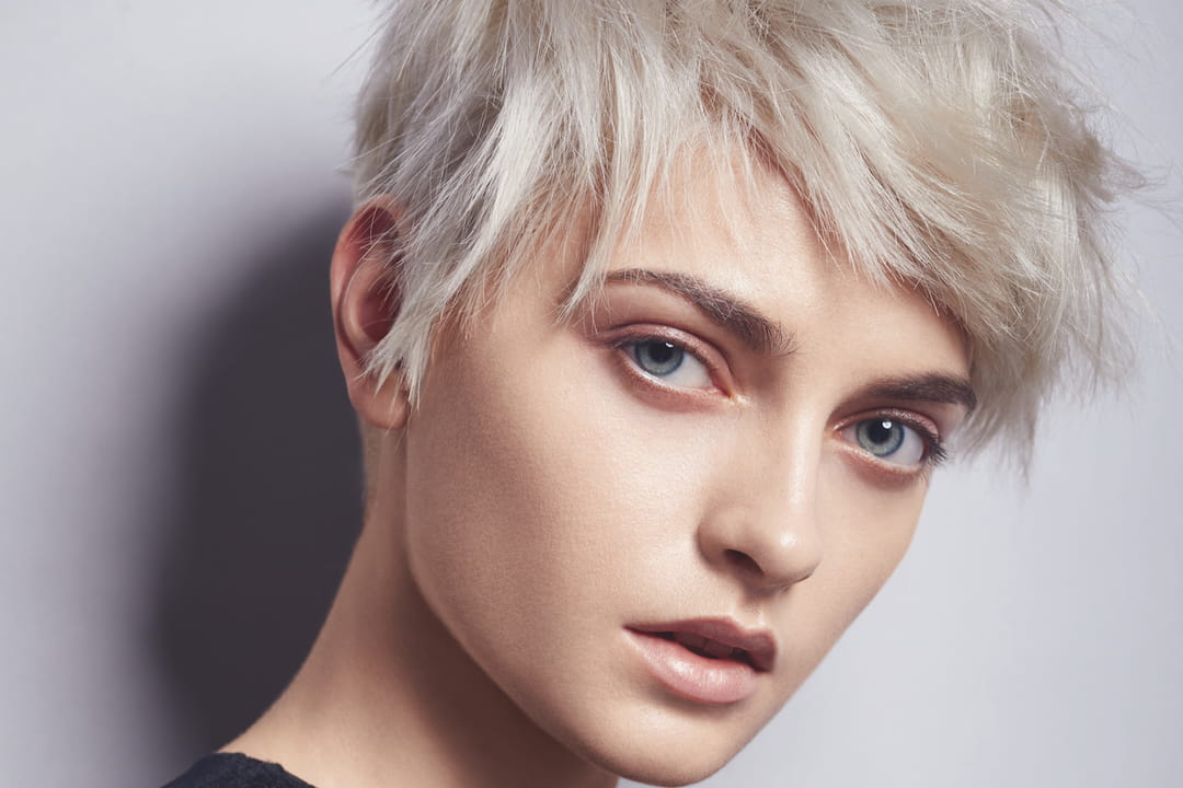 Cheveux blond polaire
