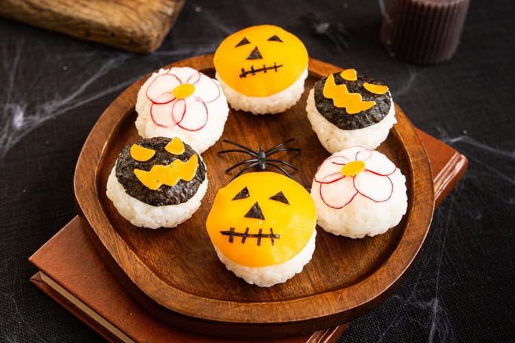 Onigiris Halloween thon-mayo, nori et radis