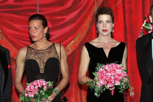 Les deux soeurs Stéphanie et Caroline de Monaco lors du Bal de la Rose en 1997