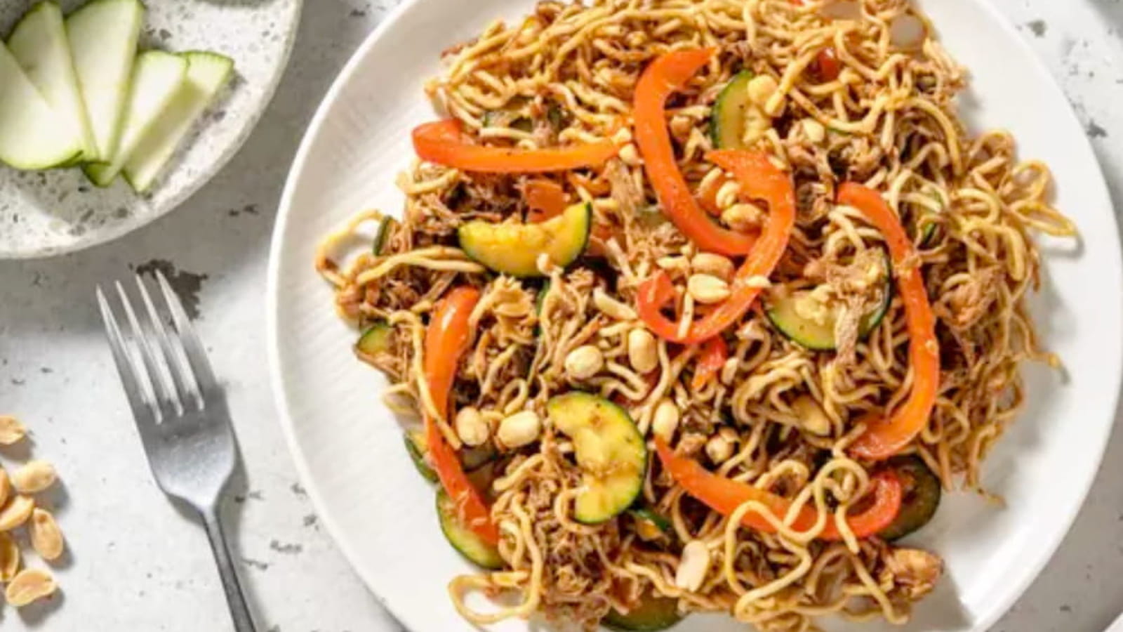Wok de nouilles au porc effiloché