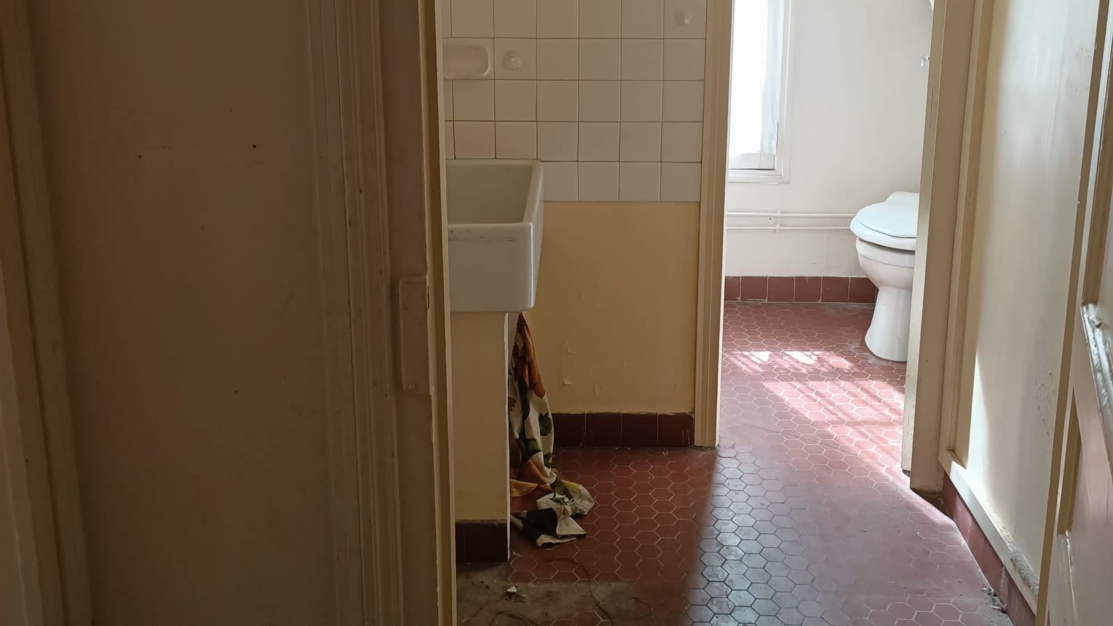 Cuisine/salle d'eau avant