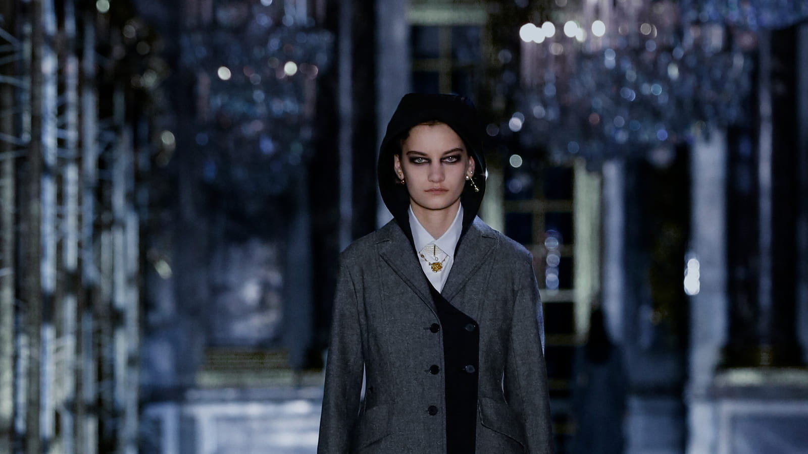 Look 16