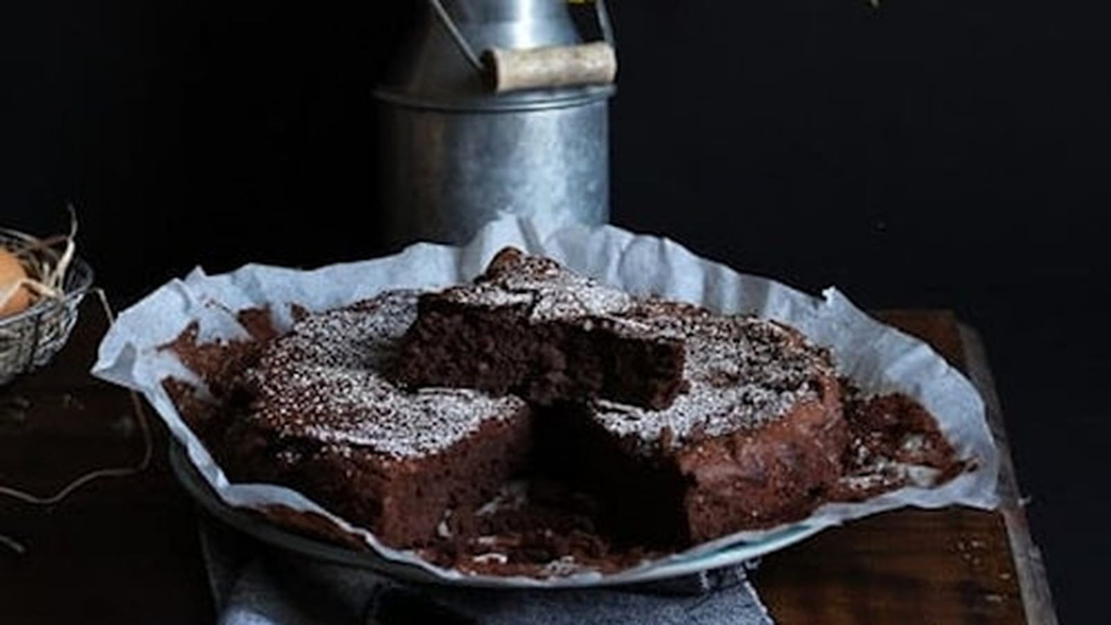 Fondant au chocolat, pomme de terre et compote de pommes-poires