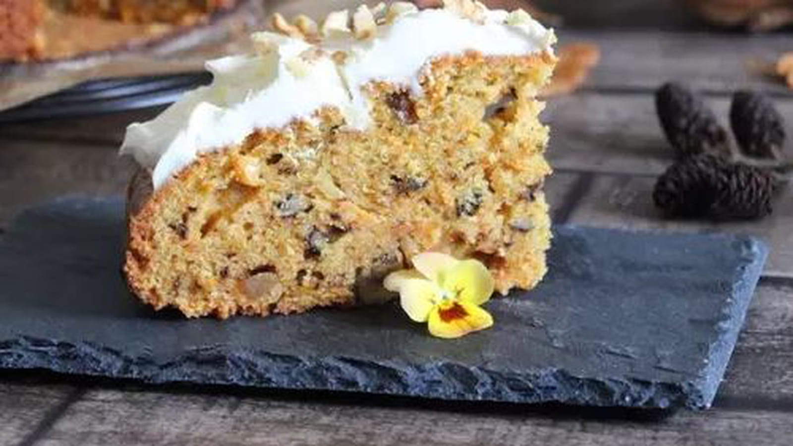 Gâteau de carottes gourmand aux noix et gingembre